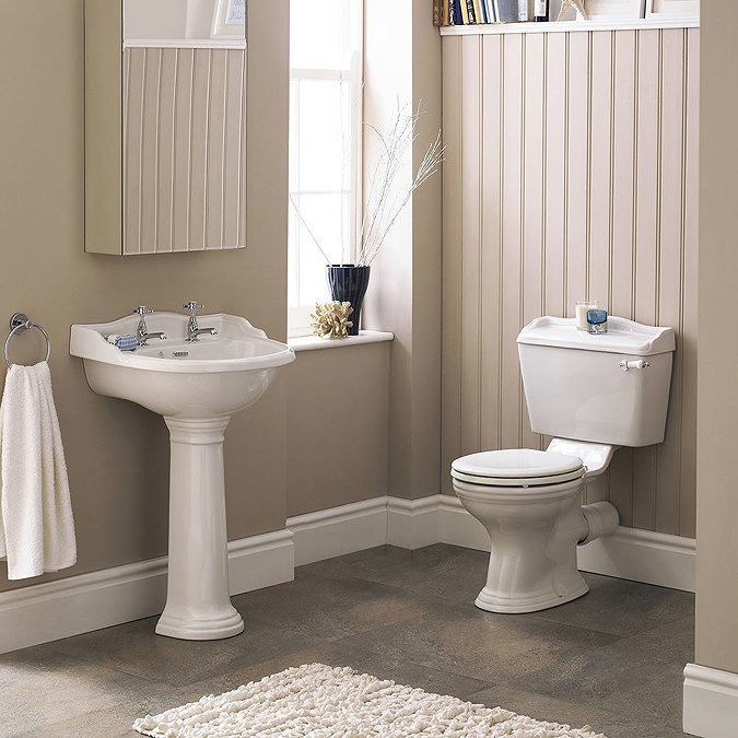 York Traditional Close Coupled Toilet with Soft Close Seat - Image 4