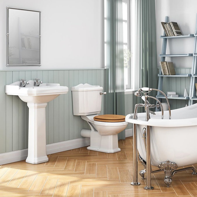 Winchester Close Coupled Traditional Toilet with Beech Toilet Seat - Image 3