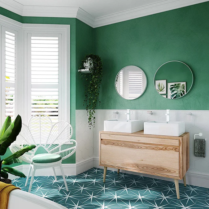 Venice White Frame 600mm Round Mirror - Image 3